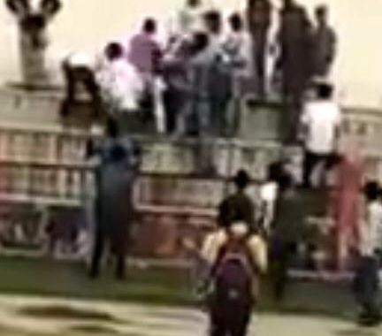 हमीरपुर में युवकों की सरेआम गुंडागर्दी,व्बायज स्कूल ग्राउंड में अकेले युवक पर हमला