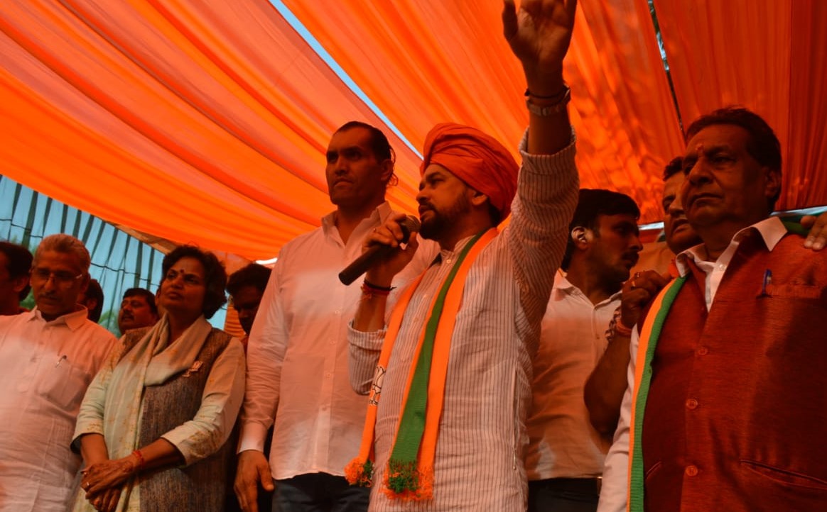 चुनाव प्रचार के लिए केंद्रीय मंत्री अनुराग ठाकुर तथा अंतरराष्ट्रीय रेसलिंग खिलाड़ी ग्रेट खली कालका पहुंचे