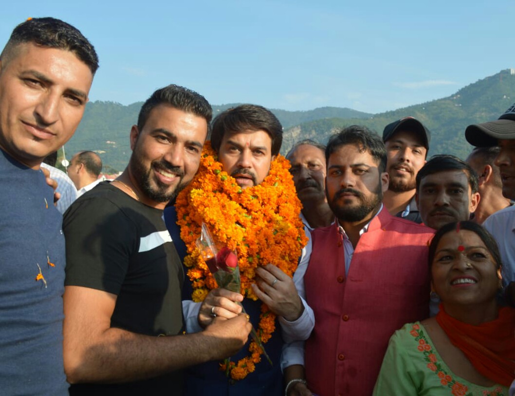 भाजयुमो ने जाबली रेलवे स्टेशन दोबारा चालू करने के लिए केंंद्रीय मंत्री अनुराग ठाकुर को सोंपा मांगपत्र