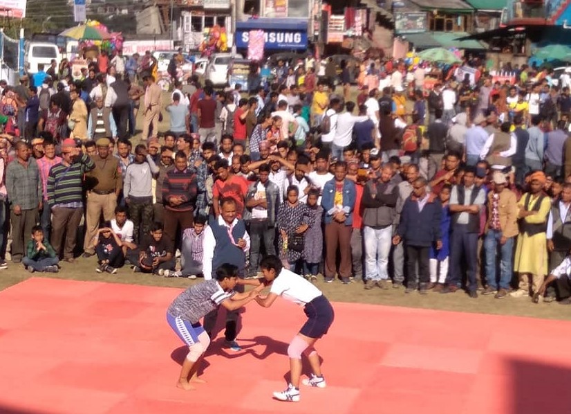 दशहरा ग्रामीण खेल उत्सव में पहली बार महिला कुश्ती