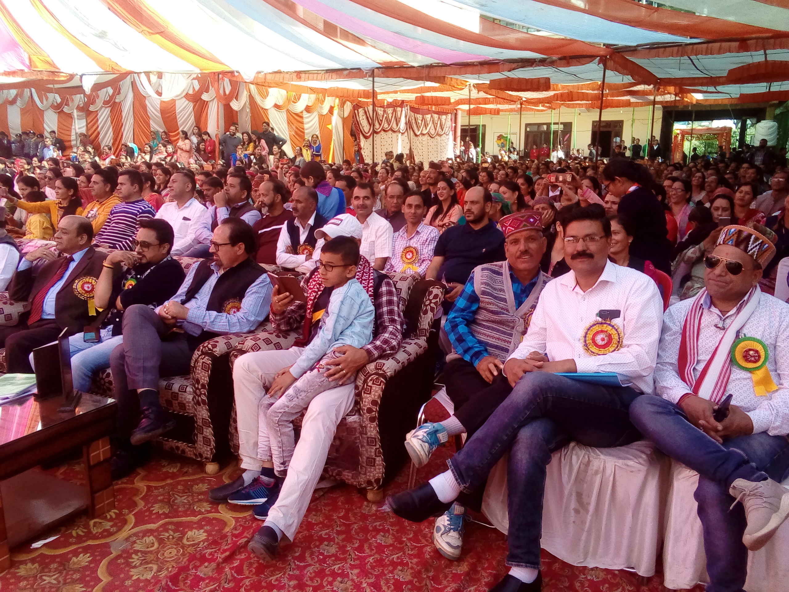 वरिष्ठ माध्यमिक पाठशाला हिमालयन मॉडल पाठशाला आनी में नवाजे उत्कृष्ट छात्र