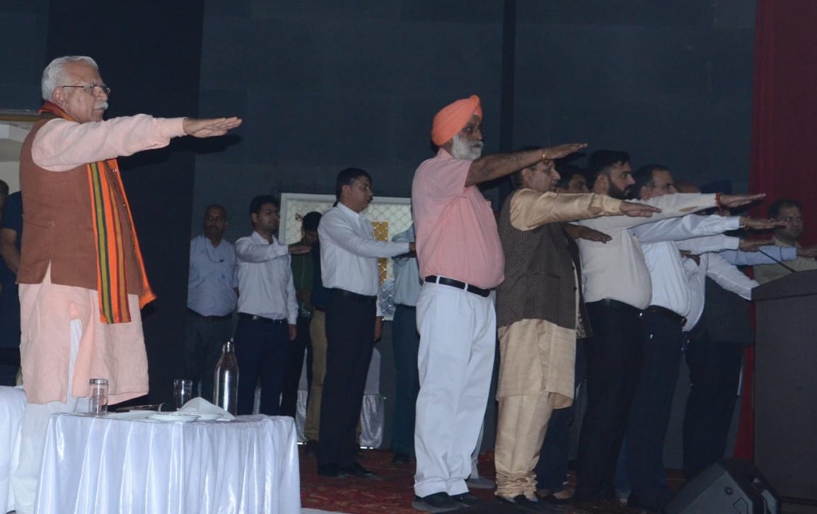 सारे काम छोड़ दो, सबसे पहले वोट दो : मनोहरलाल