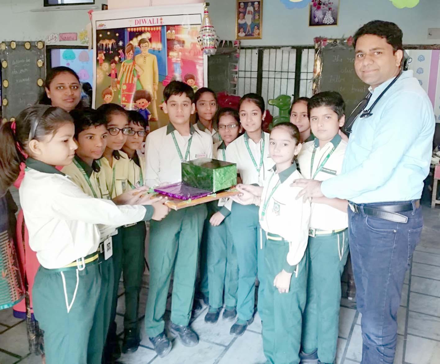 सेंट पॉल डिवाइन स्कूल में विद्यार्थियों की निशुल्क हेल्थ जांच की गई