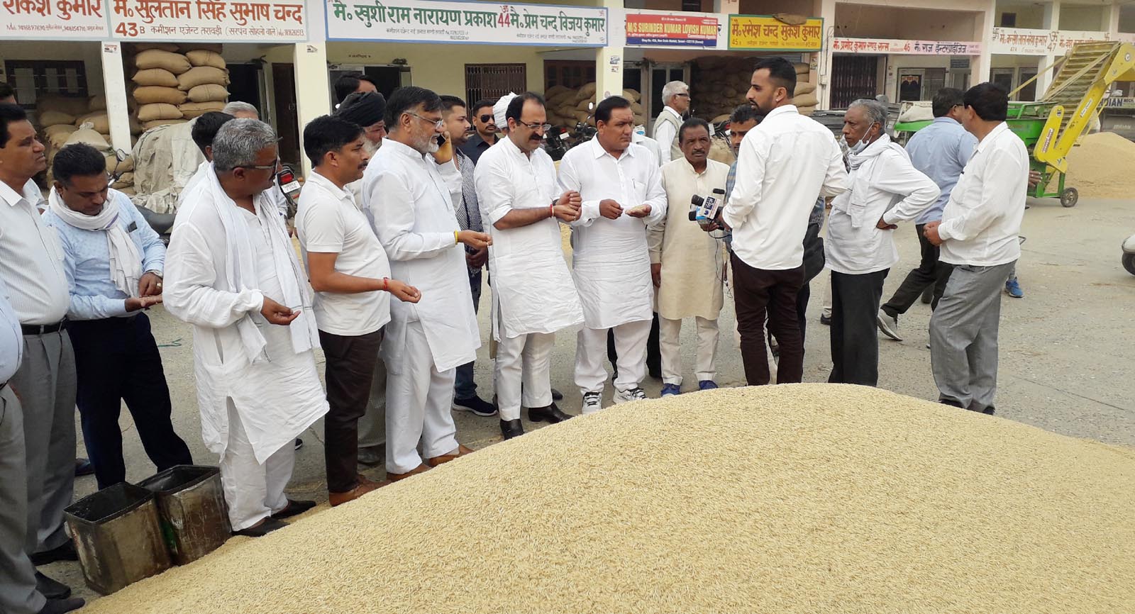 भाजपा सरकार किसानों को रूला रही खून के आंसू : विरेन्द्र राठौर