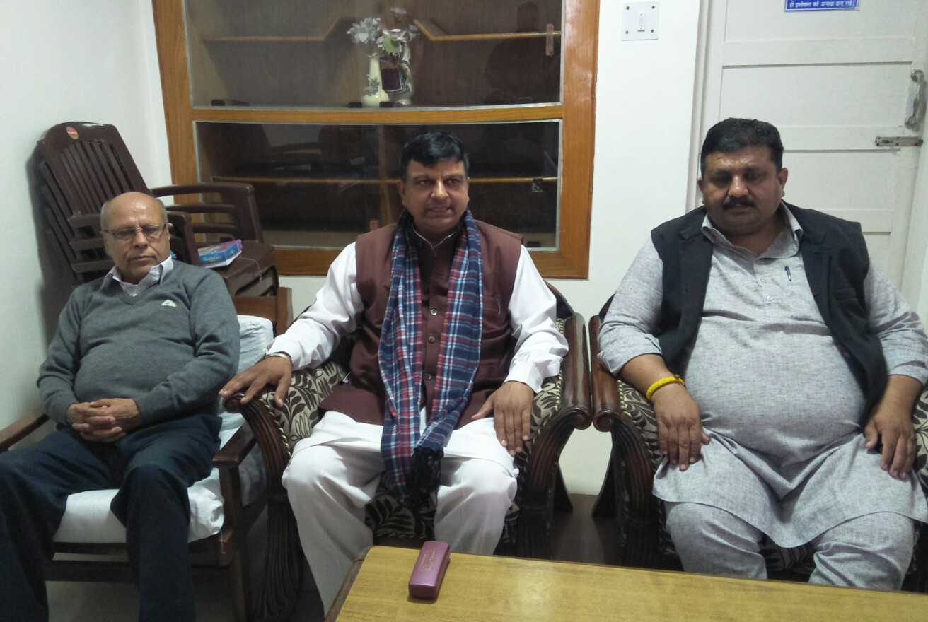कर्ज में डूबे प्रदेश की जयराम सरकार ने इन्वेस्टर मीट के नाम पर करोड़ों रुपए फूंके - विजय डोगरा