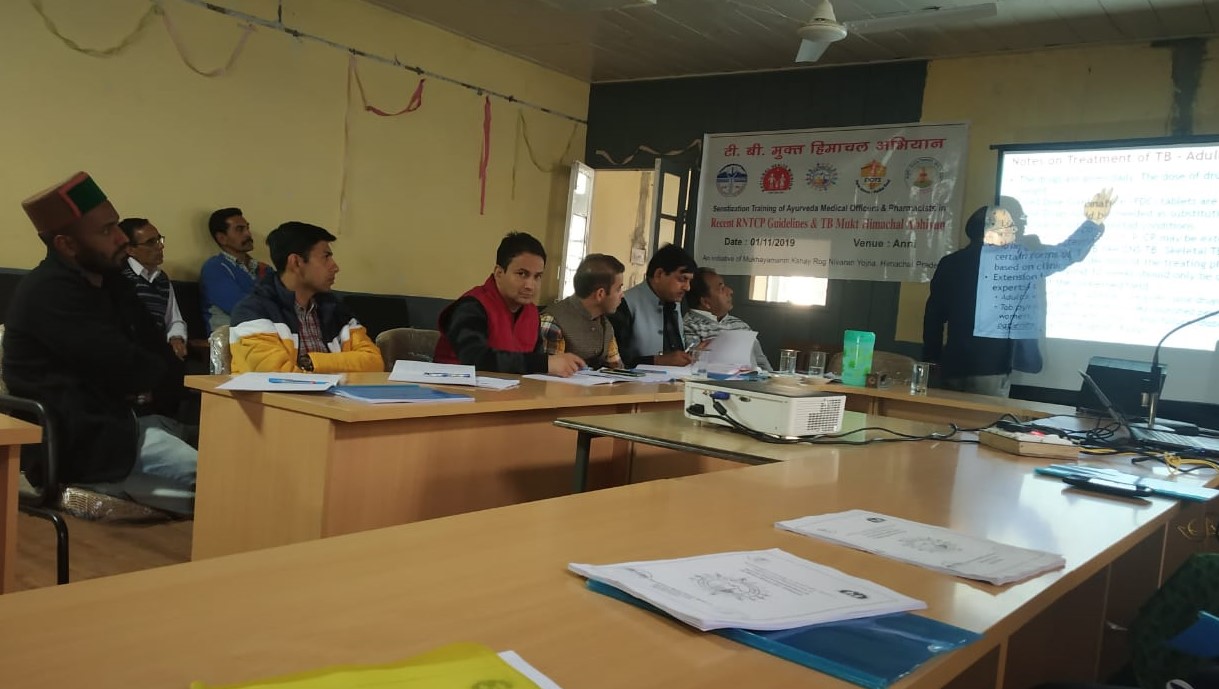 आयुर्वेदिक डॉक्टरों और फार्मासिस्टों ने सीखे आरएनटीसीपी  और टीबी मुक्त हिमाचल कैसे हो