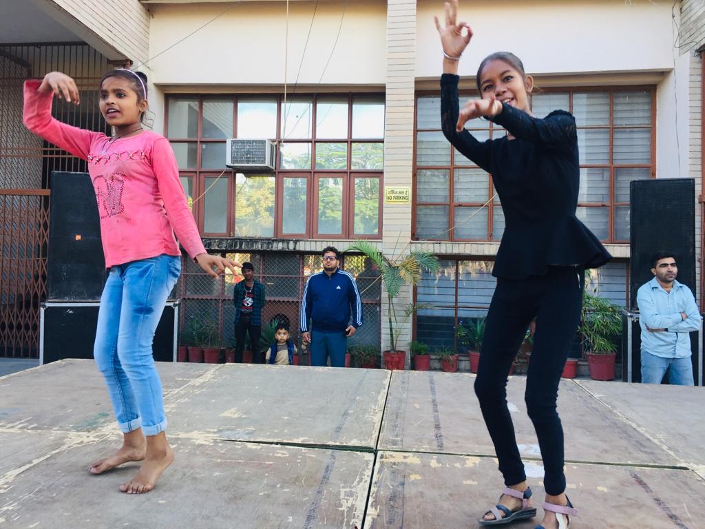 नृत्य की प्रस्तुतियों ने बटौरी तालियां