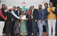 नगर निगम की ओर से स्वच्छ सर्वेक्षण लीग के तहत सराहनीय योगदान देने वाले को पुरस्कार वितरित किए