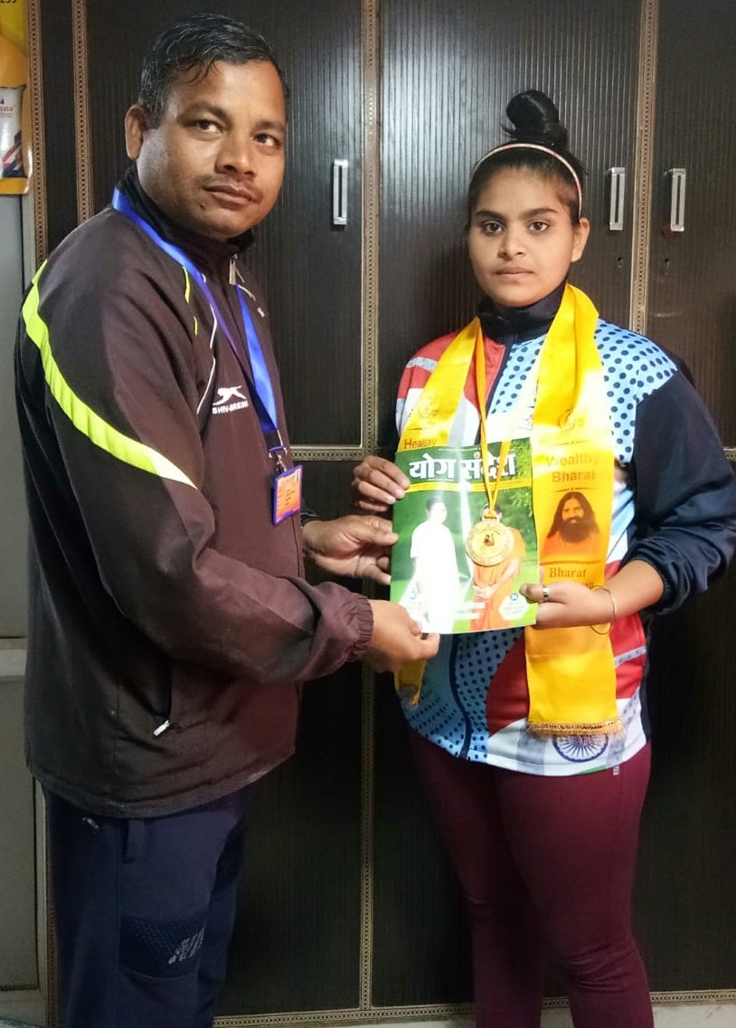 करनाल की होनहार फुटबॉल खिलाड़ी को किया सम्मानित