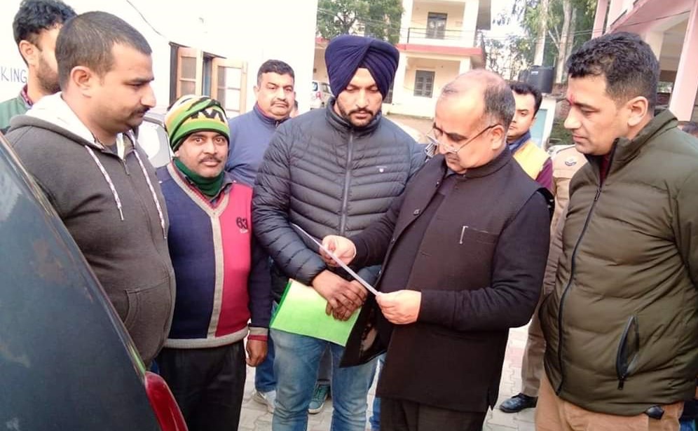 तिरला डिस्पेंसरी का काम जल्द शुरू करवाया जाए, जिलाधीश सोलन को सौंपा ज्ञापन