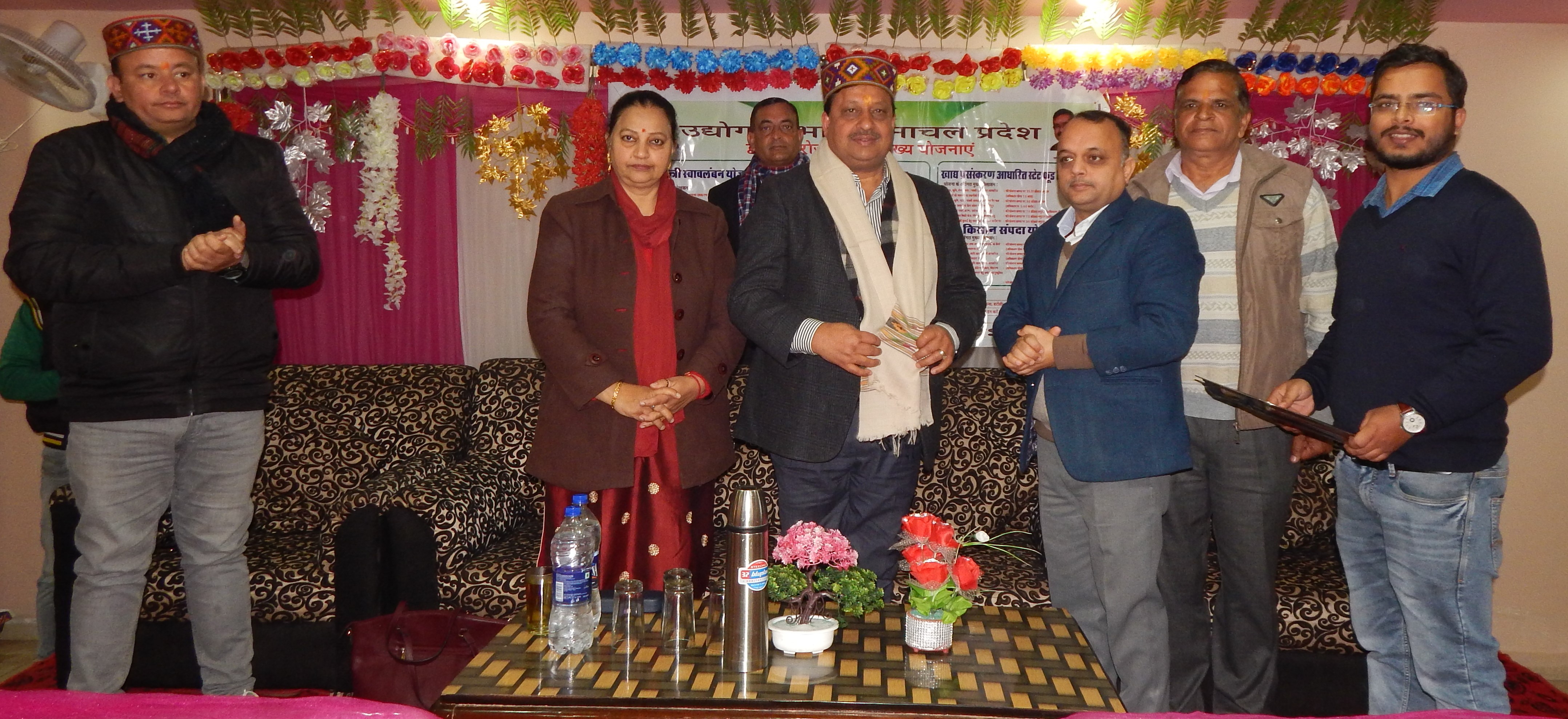 प्रदेश सरकार विभिन्न योजनाओं के माध्यम से स्वरोजगार अपनाने वालों की मदद कर रही - वीरेन्द्र कंवर