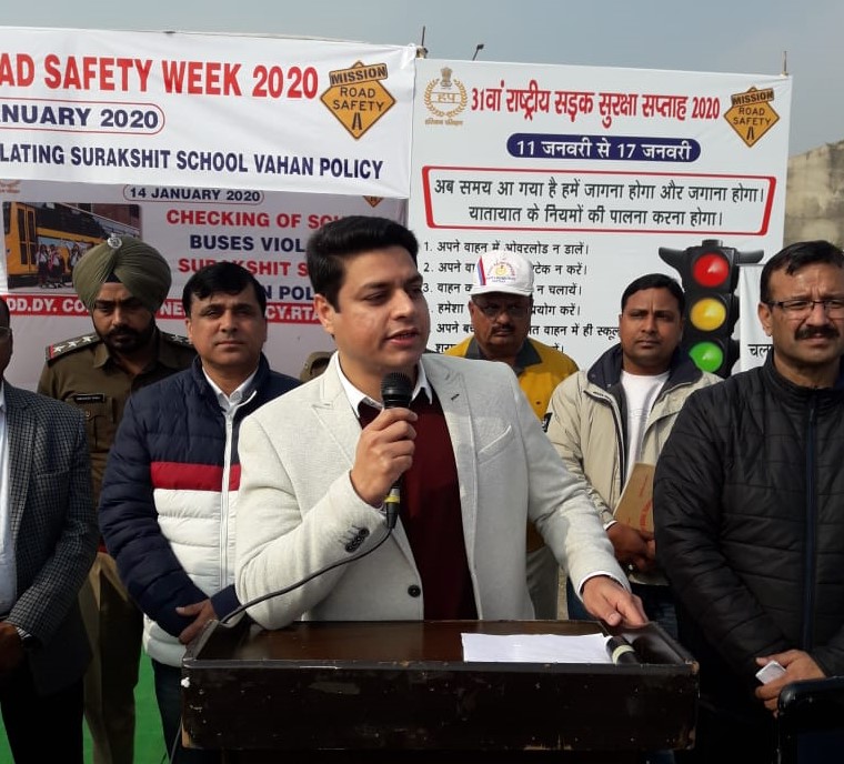 एसपी ने किया स्कूल बसों का निरीक्षण, बस चालकों को किया जागरूक-    