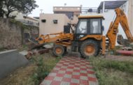 नगर निगम के डैमोलिशन स्कवार्ड ने मॉडल टाऊन स्थित पब्लिक पार्क की जगह पर किए गए अवैध निर्माण को गिराया