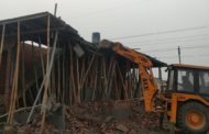 नगर निगम के डैमोलिशन स्कवार्ड ने बड़ी कार्रवाई कर मंगलपुर कॉलोनी में अवैध निर्माण गिराए
