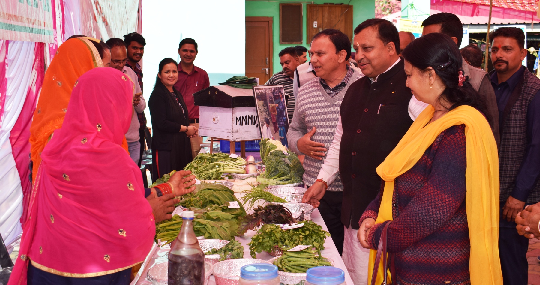 किसानों के खेतों में जाकर काम करें विभाग के अधिकारीः वीरेंद्र कंवर 