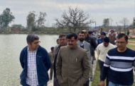 पूबोवाल के तालाब के सौन्दर्यीकरण को लेकर प्रो राम कुमार ने अधिकारियों संग किया निरीक्षण
