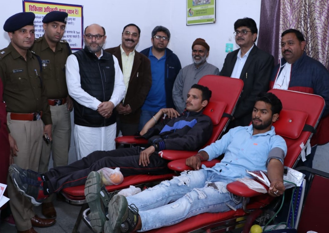 दौलतपुर चौक में रक्तदान शिविर में 50 लोगों ने रक्तदान किया तथा 425 लोगों के स्वास्थ्य की जांच की गई