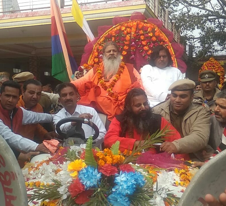 कोटला कलां स्थित श्री राधा कृष्ण मंदिर आश्रम राष्ट्रीय संत बाबा बाल जी महाराज की अगुवाई में ऊना में निकाली गई भव्य शोभायात्रा 