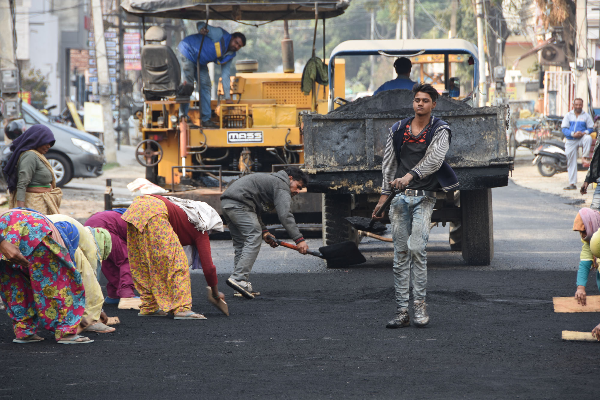 नगर निगम द्वारा करीब 7 करोड़ रुपये की लागत से शहर की सड़कों का किया जा रहा है सुदृढ़ीकरण : निशांत यादव