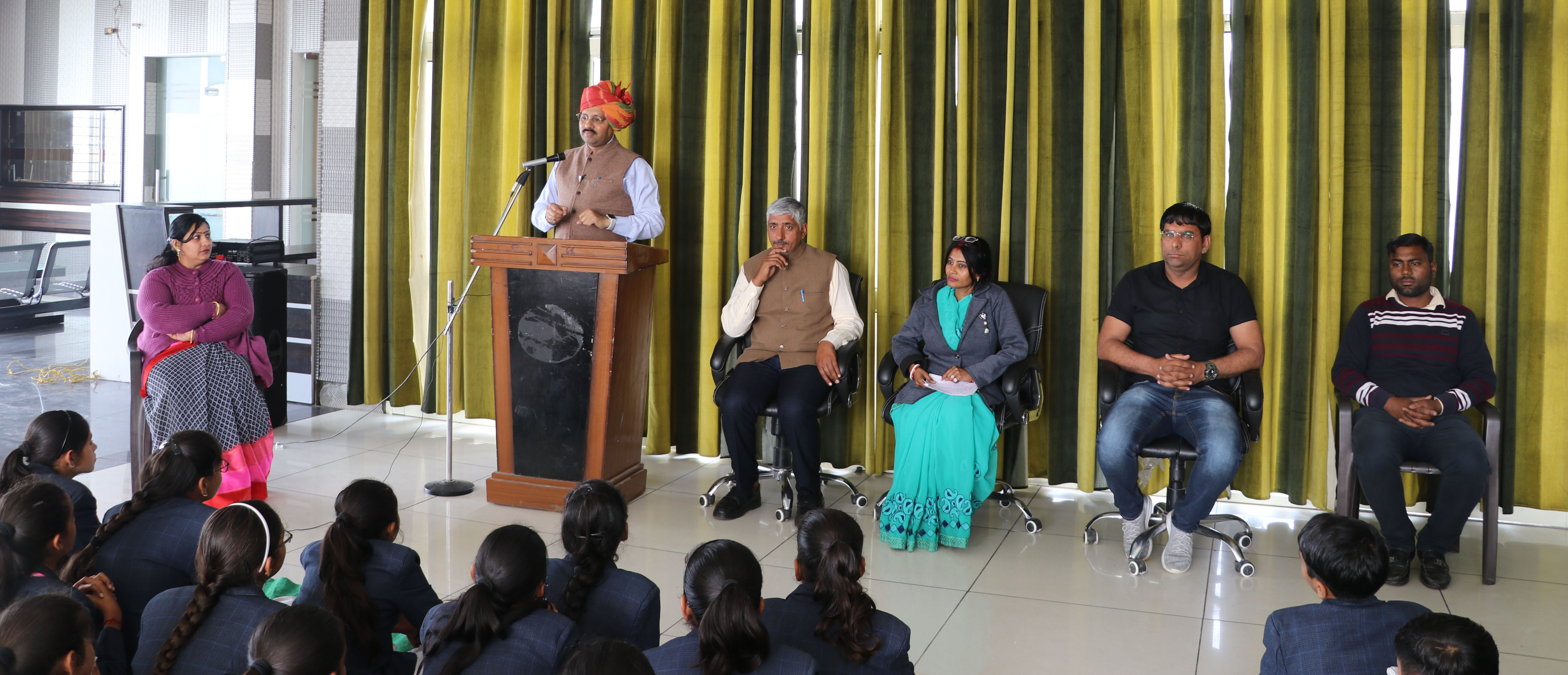 सावरकर अनवरत संघर्ष व नेतृत्वशीलता से ओतप्रोत प्रेरणा की प्रतिमूर्ति : डॉ. चौहान 