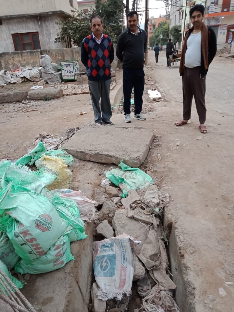 साई रोड से अमरावती रोड पर बनने वाली सड़क औऱ साइड में बनने वाली नालियां लोगो के लिए परेशानियां बढ़ाती जा रही