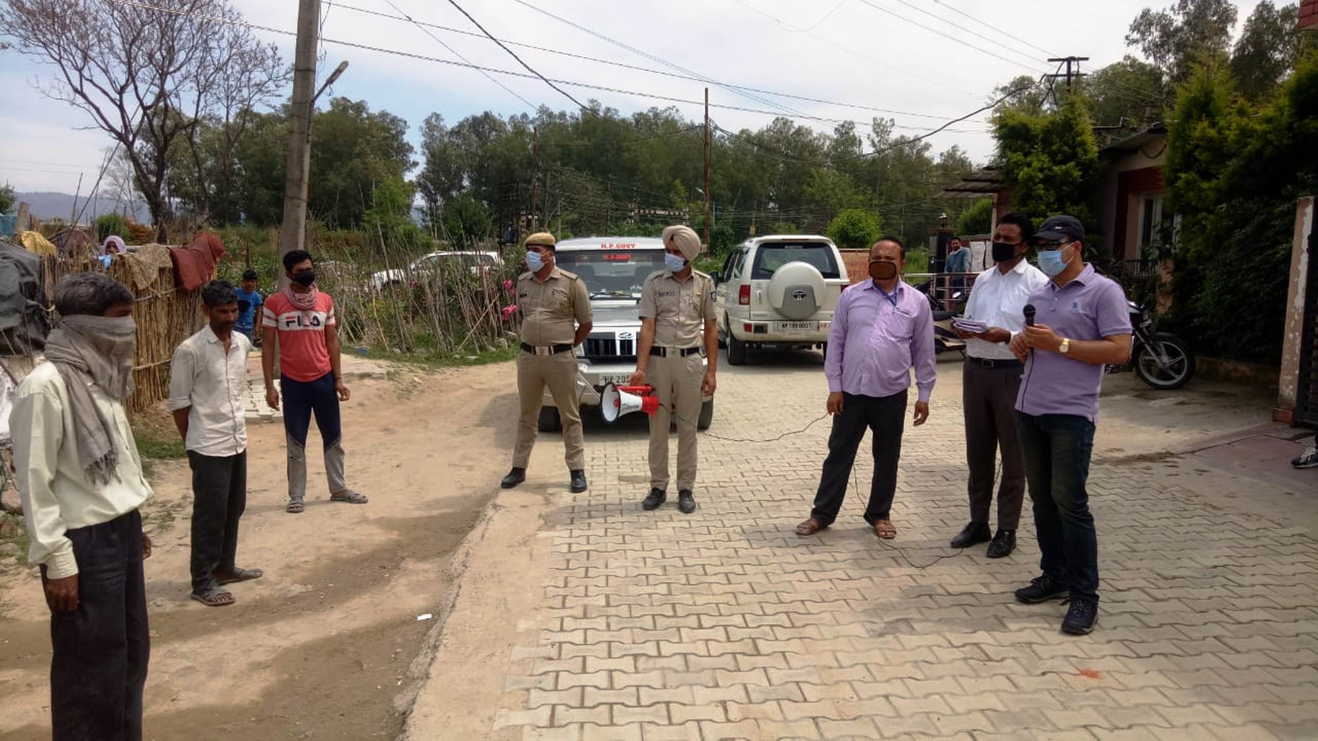 जरूरतमंद बनकर राशन की जमाखोरी न करें प्रवासीः डीसी संदीप कुमार