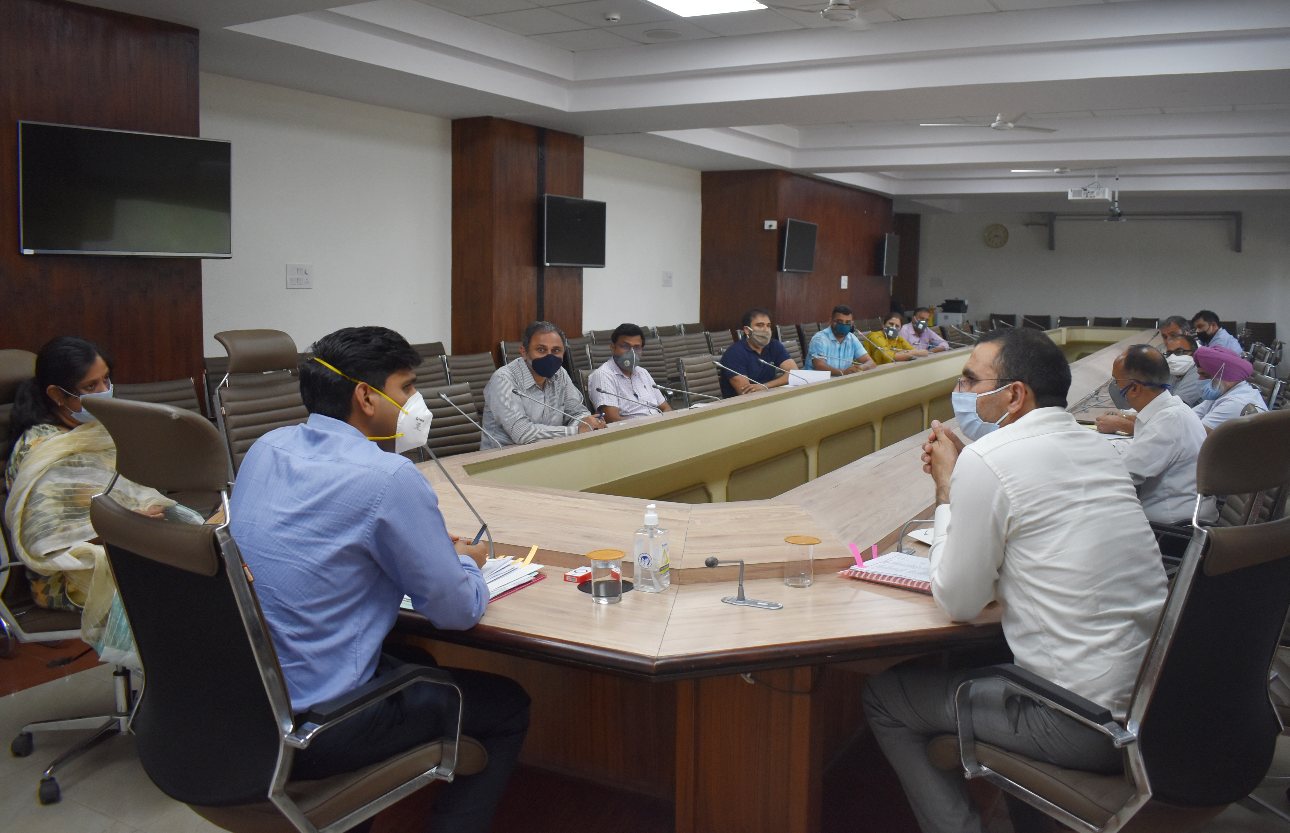 जिला में 20 अप्रैल से गेहूँ खरीद के सभी प्रबंध मुकम्मल, डीसी ने मण्ड़ी सचिवों के साथ तैयारियों की समीक्षा कर दिए जरूरी दिशा-निर्देश 