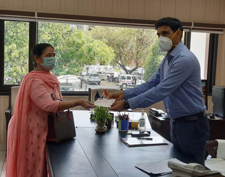 करनाल कोरोना रिलीफ फंड में करीब 74 लाख 82 हजार रूपये की राशि हुई जमा, दानवीर आगे आकर कर रहे हैं सहयोग 