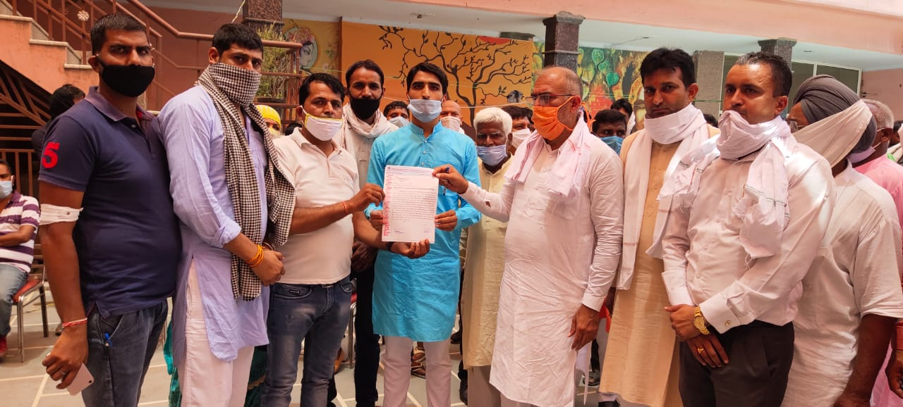 कंप्यूटर लैब अटेंडेन्ट एसोसिएशन ने सौंपा सांसद को ज्ञापन